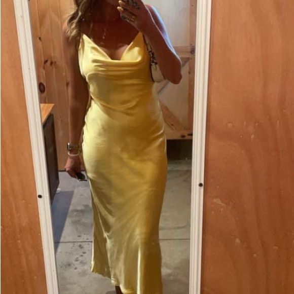 Elegant Yellow Satin Dress - Picture 2 of 3